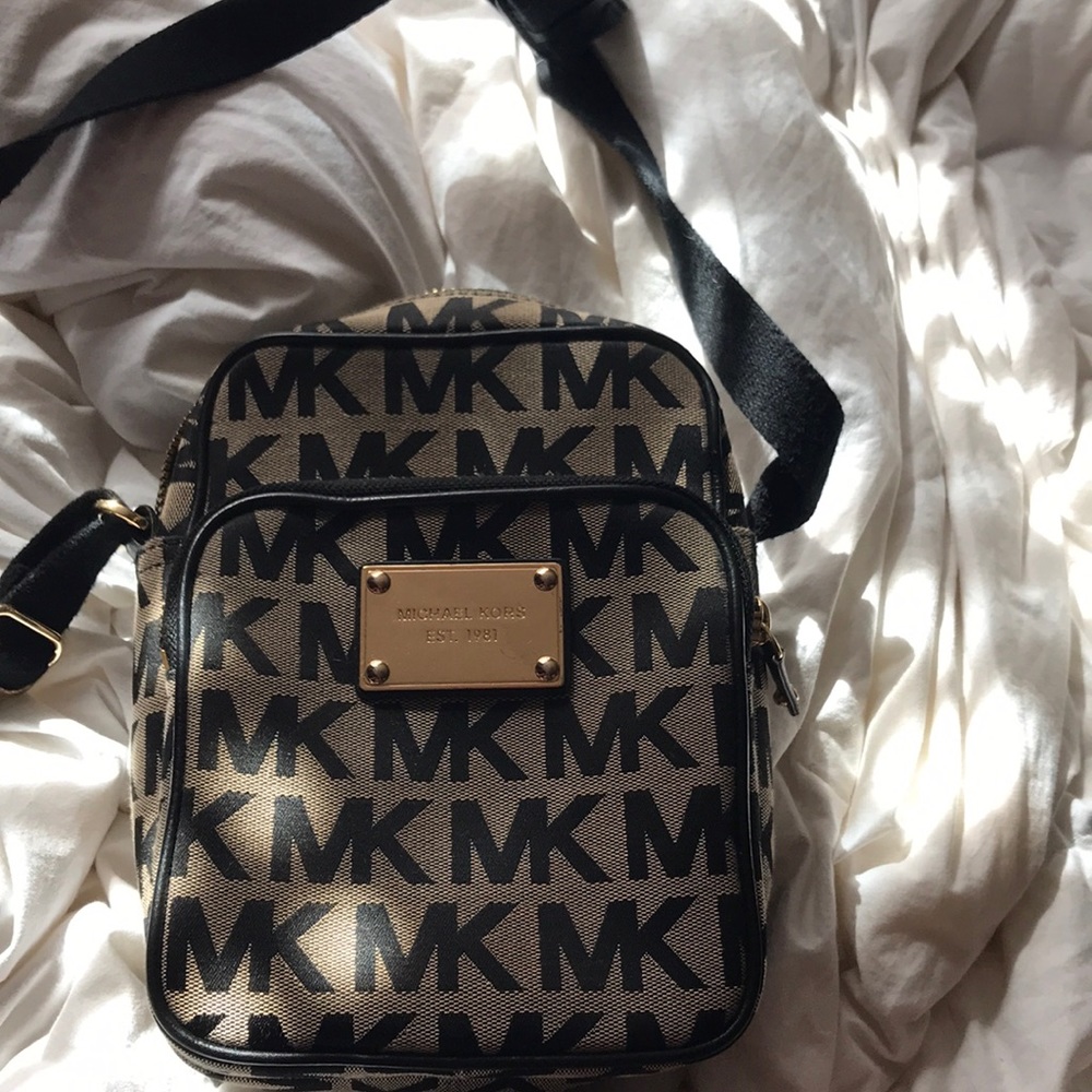 Michael Kors cross body purse